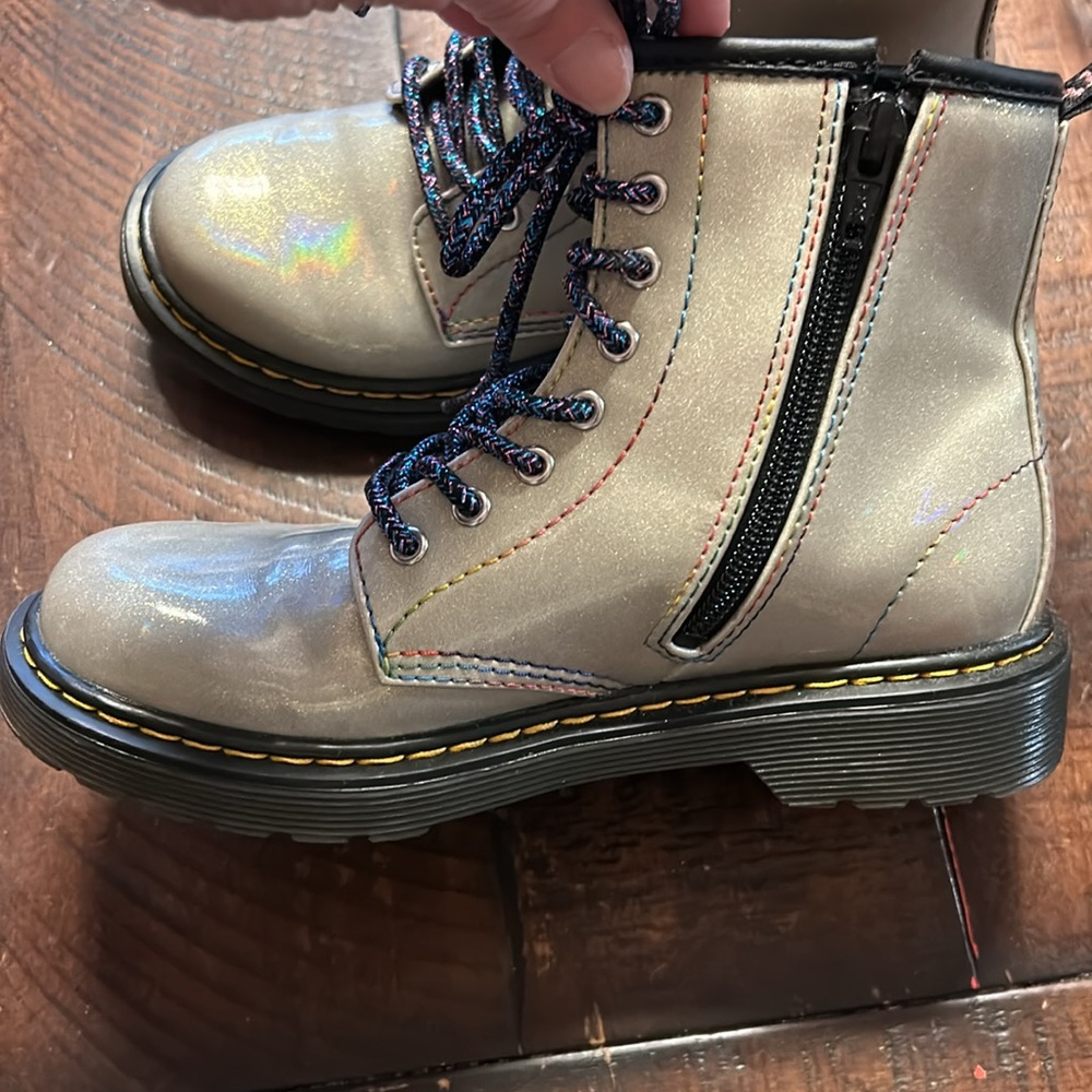 Girls Doc Martens size 2 worn once - Picture 4 of 9